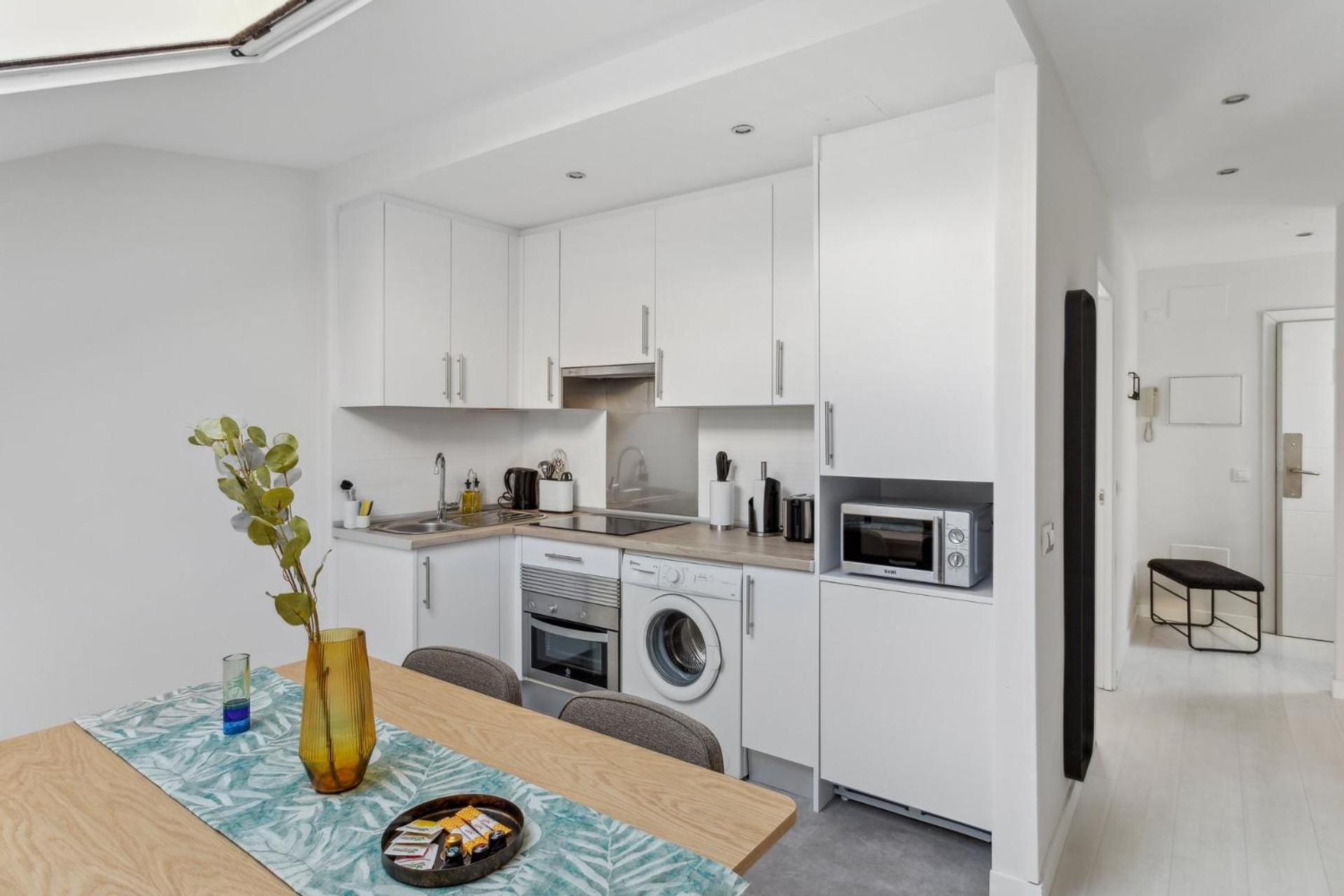 Limehome Madrid Calle De La Paloma Bagian luar foto