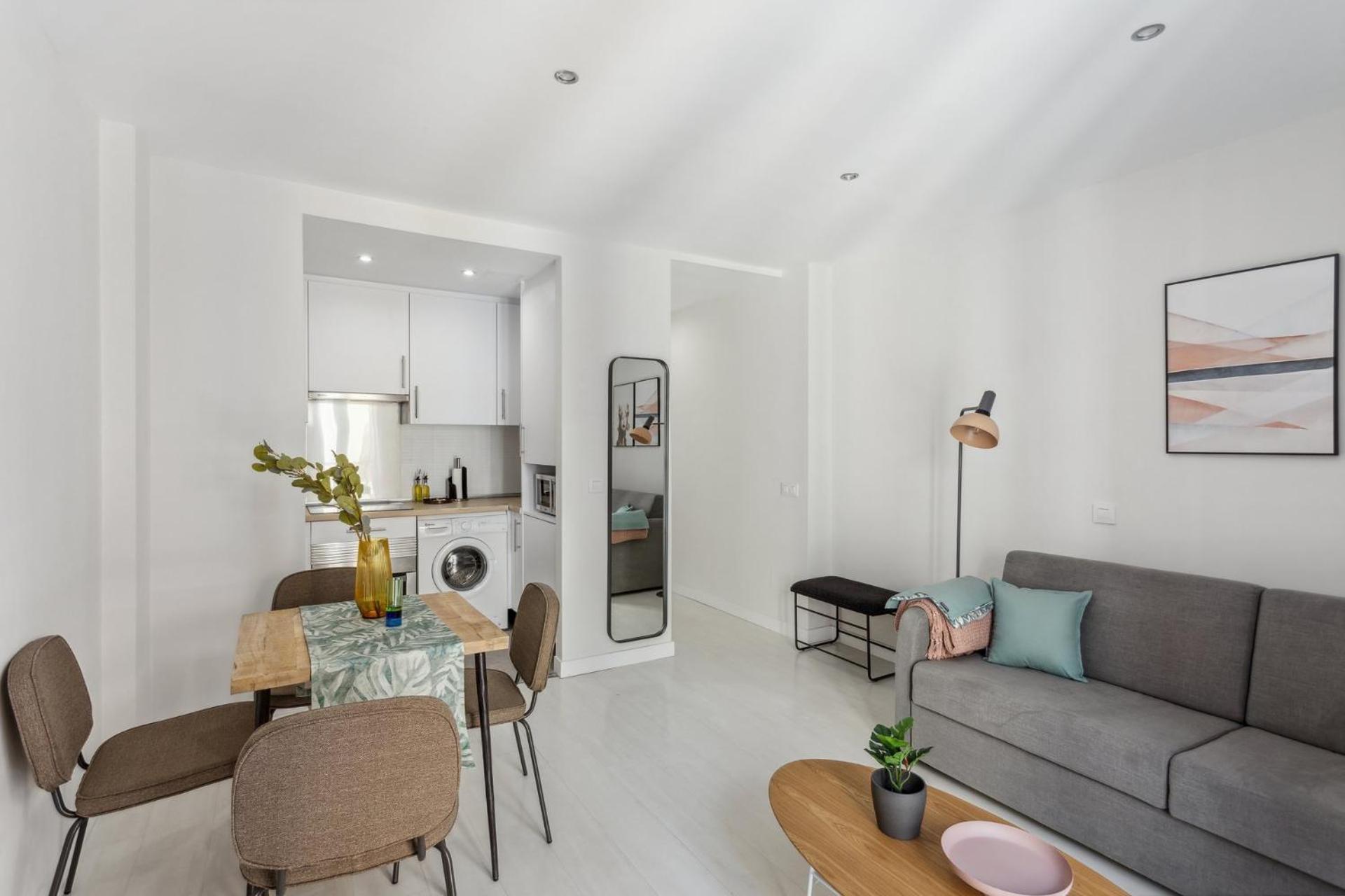 Limehome Madrid Calle De La Paloma Bagian luar foto