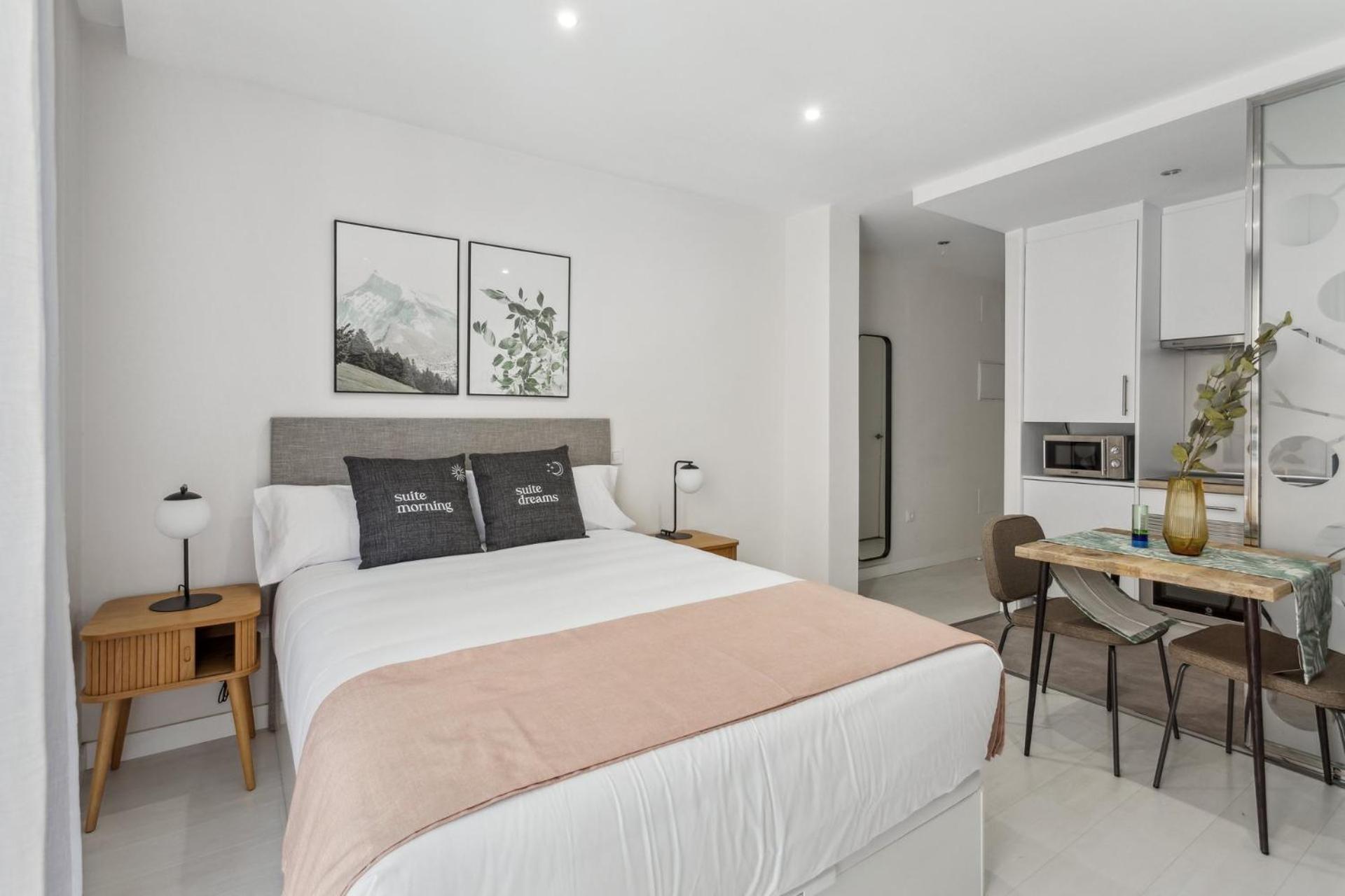 Limehome Madrid Calle De La Paloma Bagian luar foto