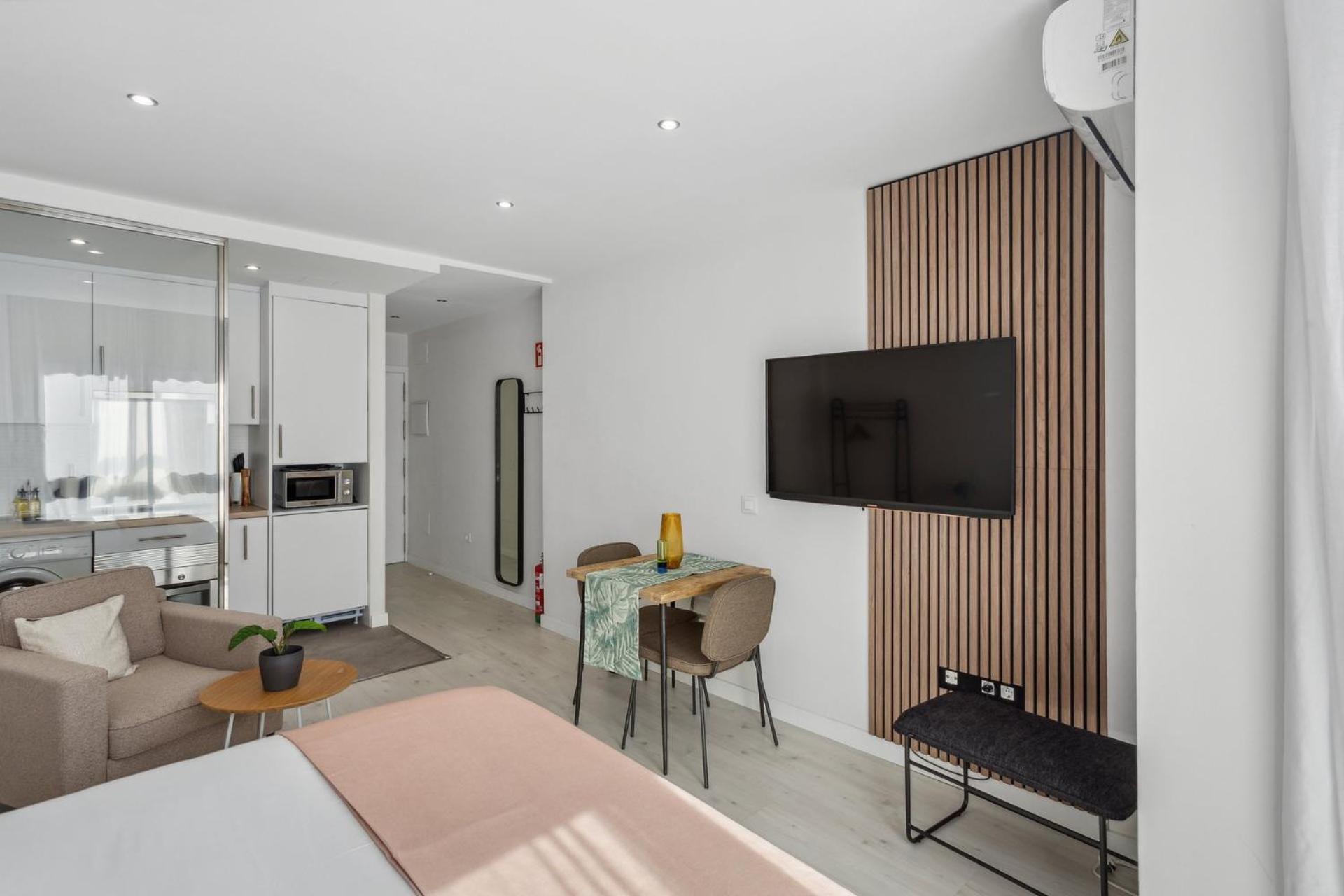Limehome Madrid Calle De La Paloma Bagian luar foto