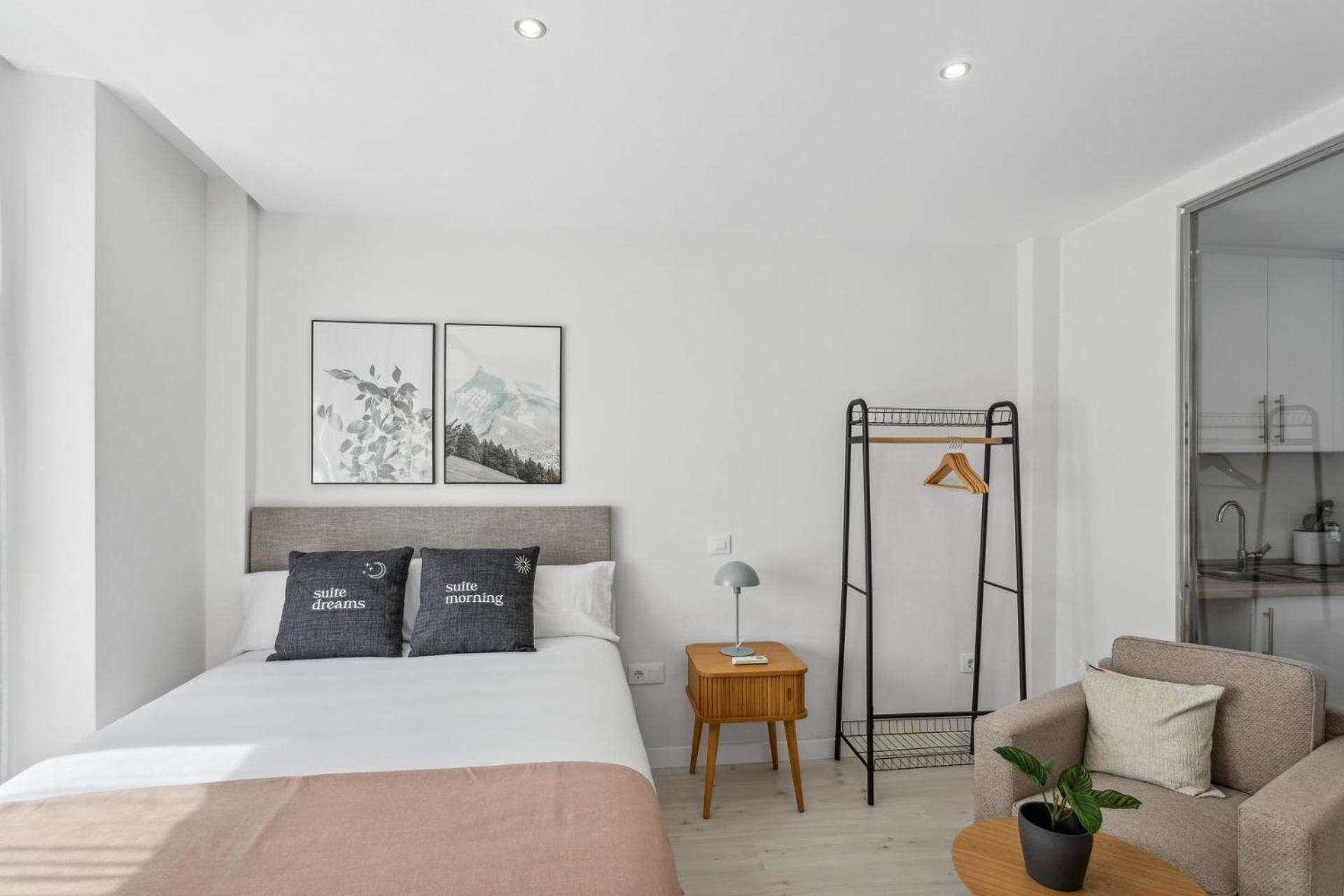 Limehome Madrid Calle De La Paloma Bagian luar foto