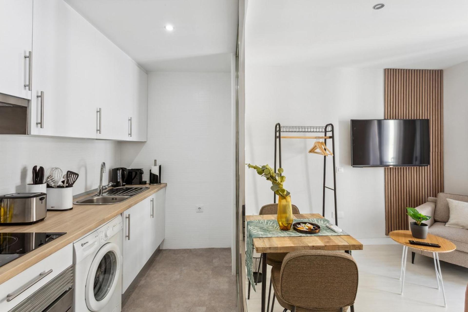 Limehome Madrid Calle De La Paloma Bagian luar foto